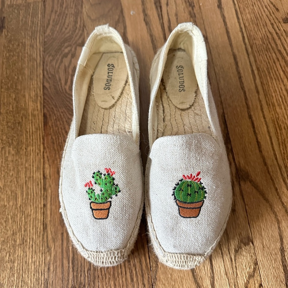 Soludos Cream and Green Espadrilles with Cactus Design